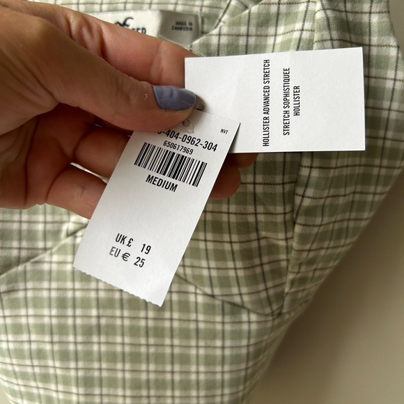 Hollister Crop Top - Picture 2 of 6